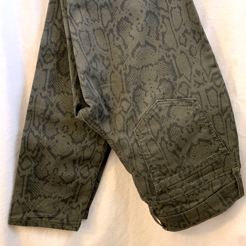 Old Navy The Rockstar Skinny Crocodile design